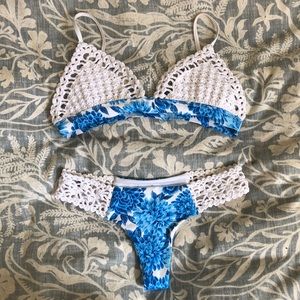Frankies Bikinis Set Blue Dahlia Crochet